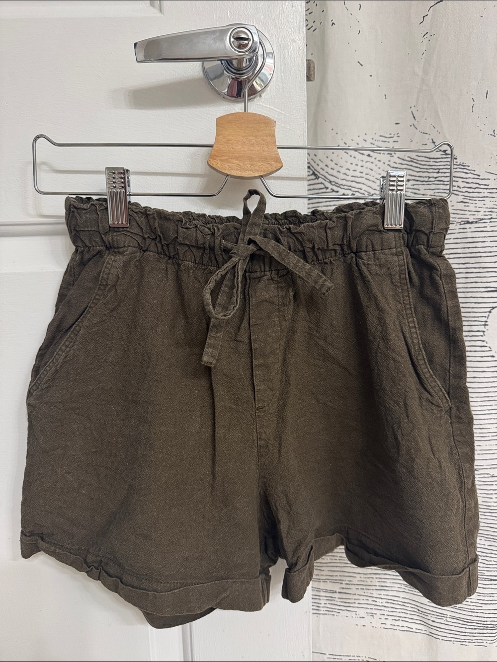 Uniqlo High-Waist Cotton and Linen Drawstring Paperbag Olive Green Shorts